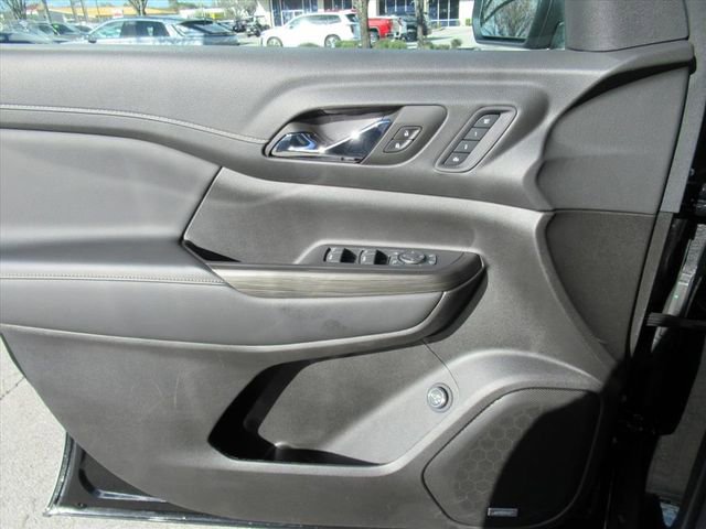 Used 2023 GMC Acadia SLT w/ Elevation Edition image 21