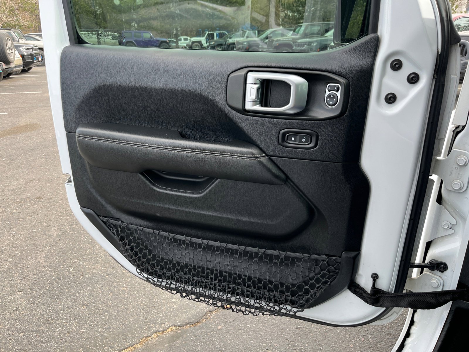 Used 2018 Jeep Wrangler Unlimited Sahara image 13