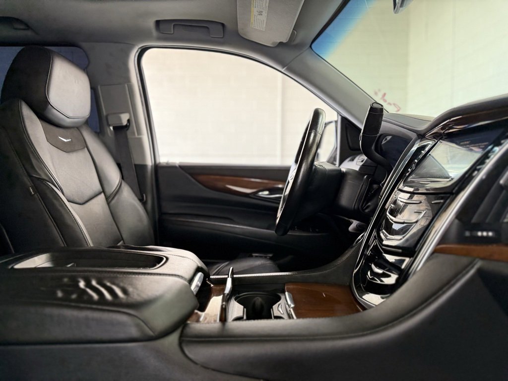 Used 2016 Cadillac Escalade ESV Premium image 43