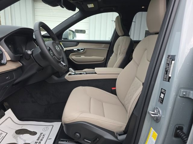New 2026 Volvo XC90 B6 Plus w/ Protection Package Premier image 24
