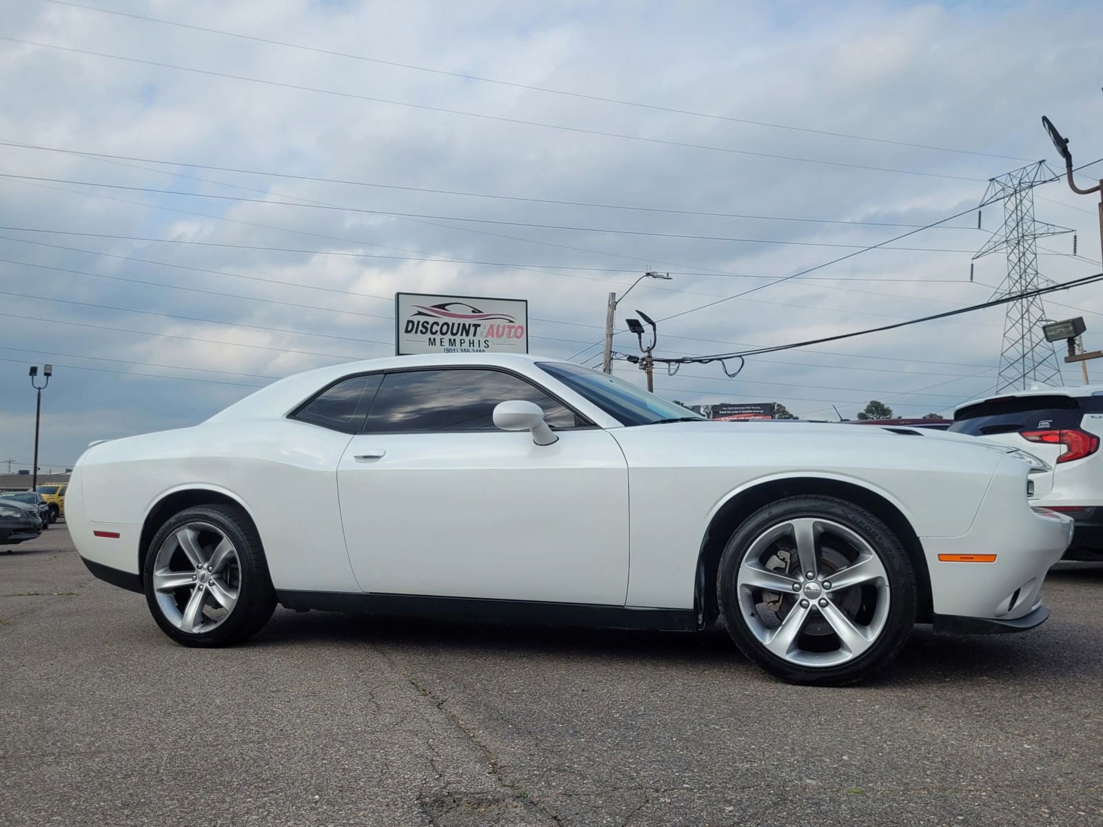 Used 2015 Dodge Challenger R/T w/ Quick Order Package 28B R/T RWD image 2