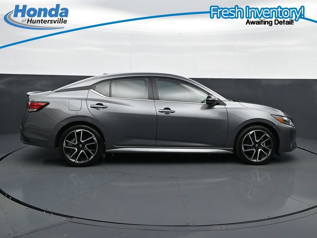Used 2025 Nissan Sentra SR FWD image 11
