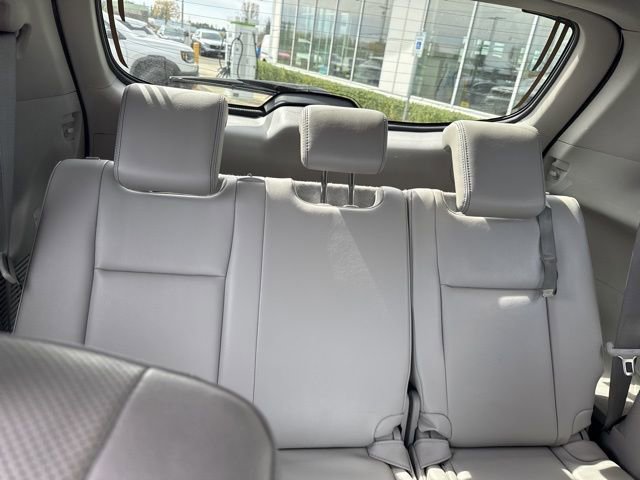 Used 2016 Toyota Highlander Limited Platinum image 16