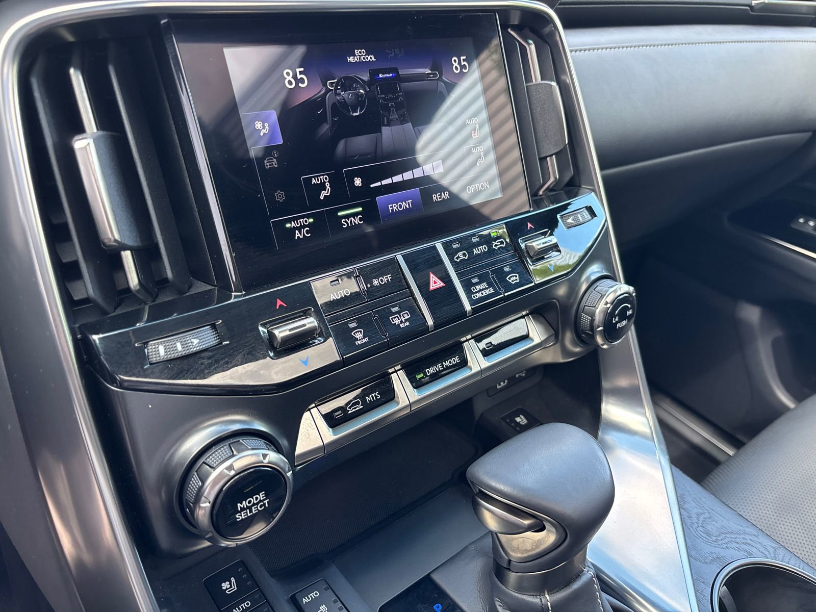 Used 2024 Lexus LX 600 4WD w/ Appearance Package image 22