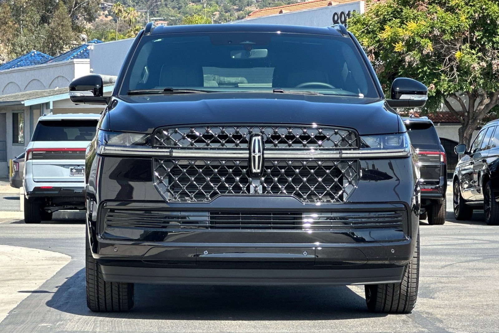 New 2026 Lincoln Navigator L Reserve w/ Jet Appearance Package AWD/4WD image 8