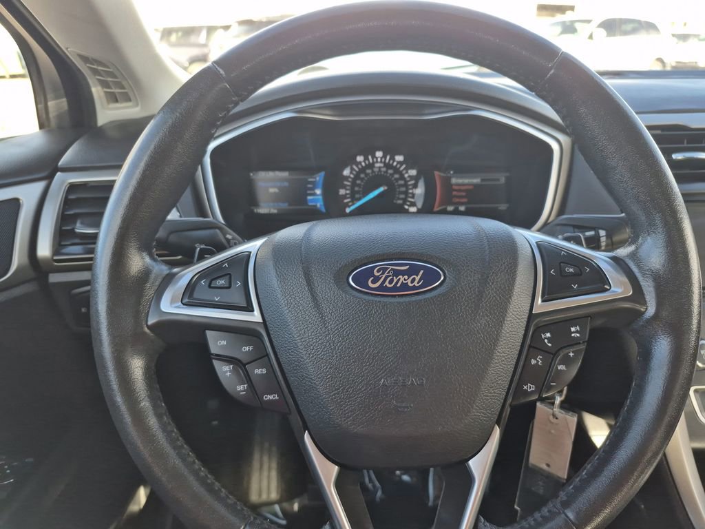 Used 2016 Ford Fusion SE w/ Equipment Group 202A image 19