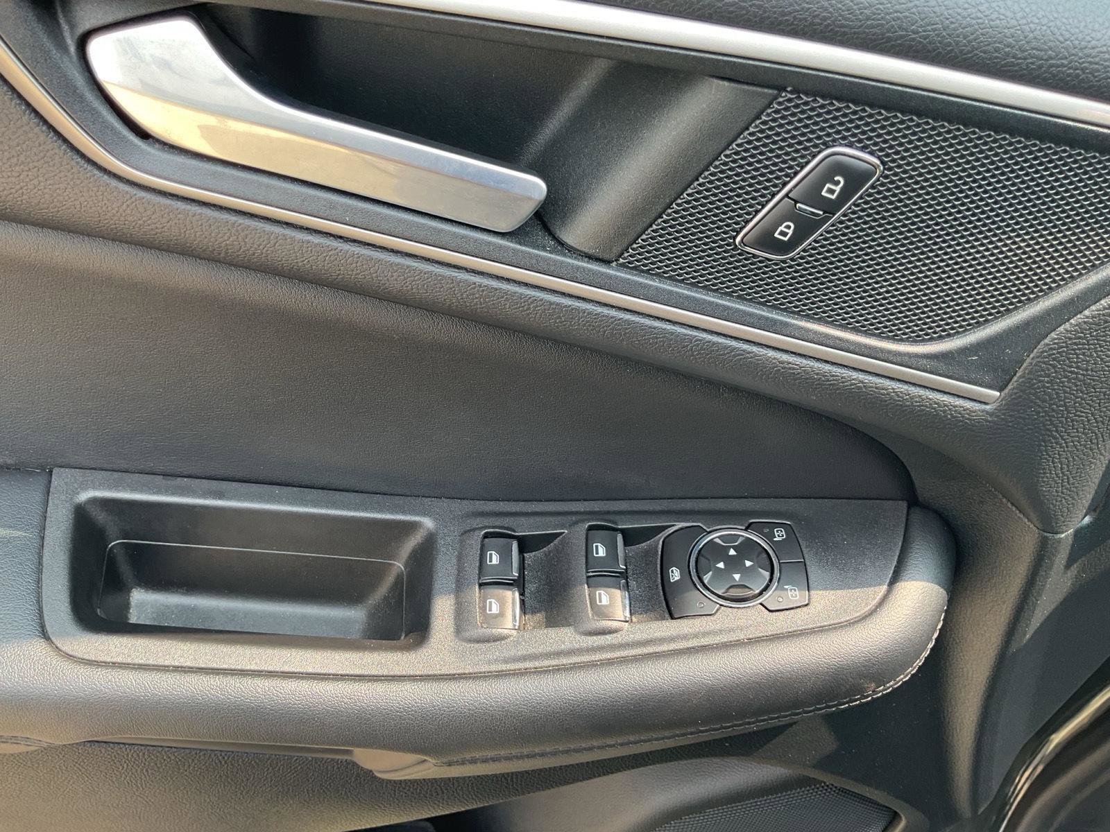 Used 2022 Ford Edge SEL image 12