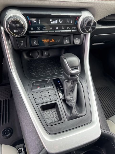 Used 2022 Toyota RAV4 XLE Premium image 27