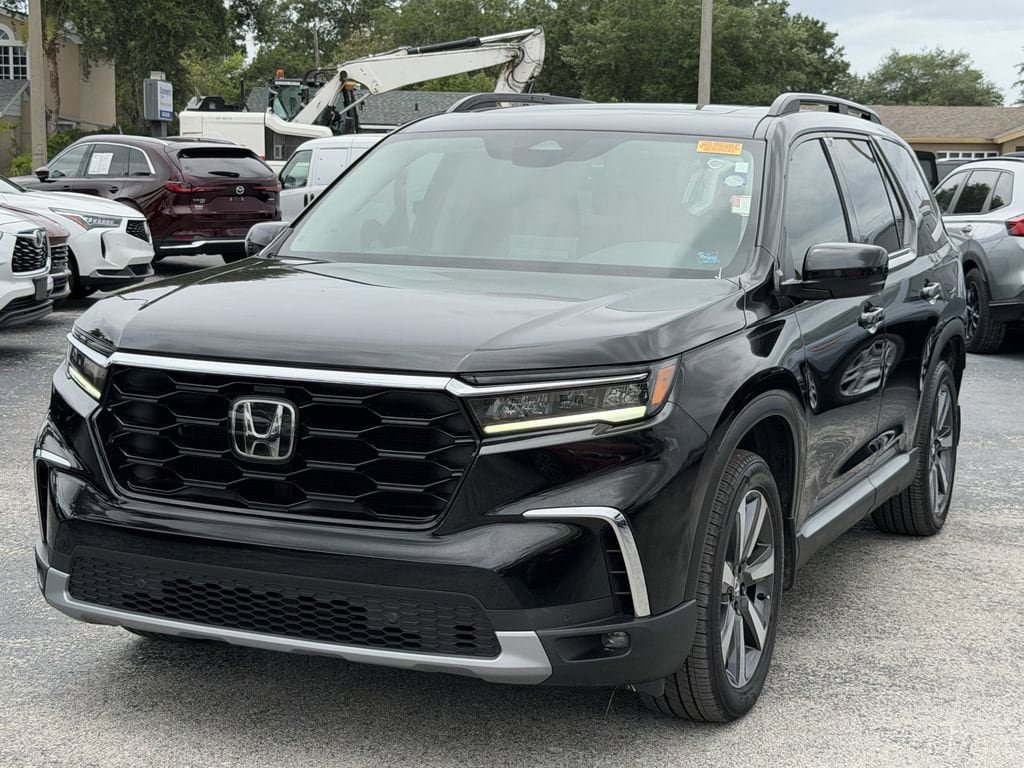 Used 2025 Honda Pilot Touring image 10