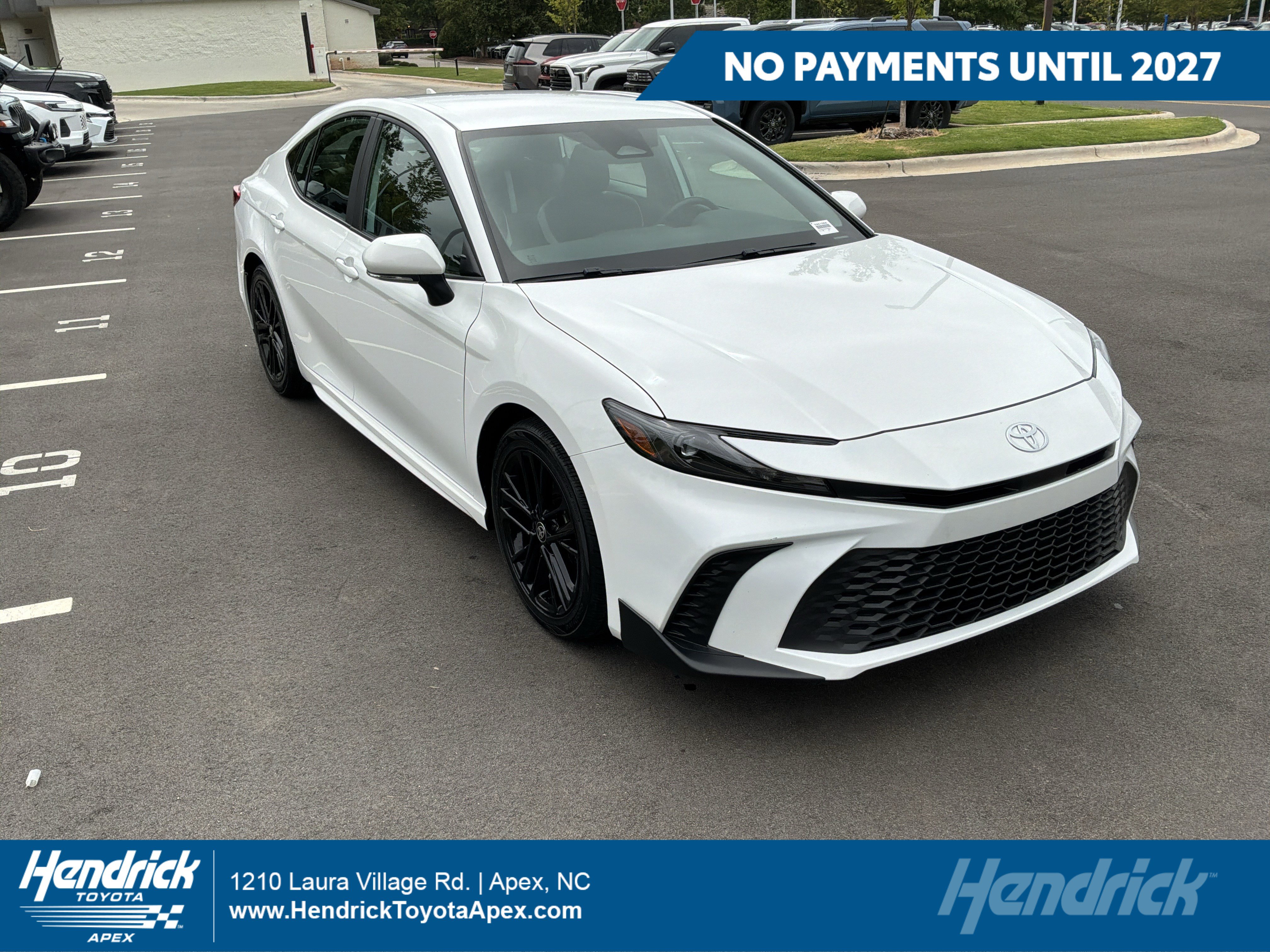 Used 2025 Toyota Camry SE FWD image 1
