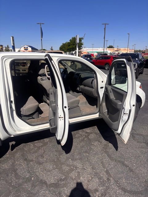 Used 2013 Nissan Frontier SV AWD/4WD image 18