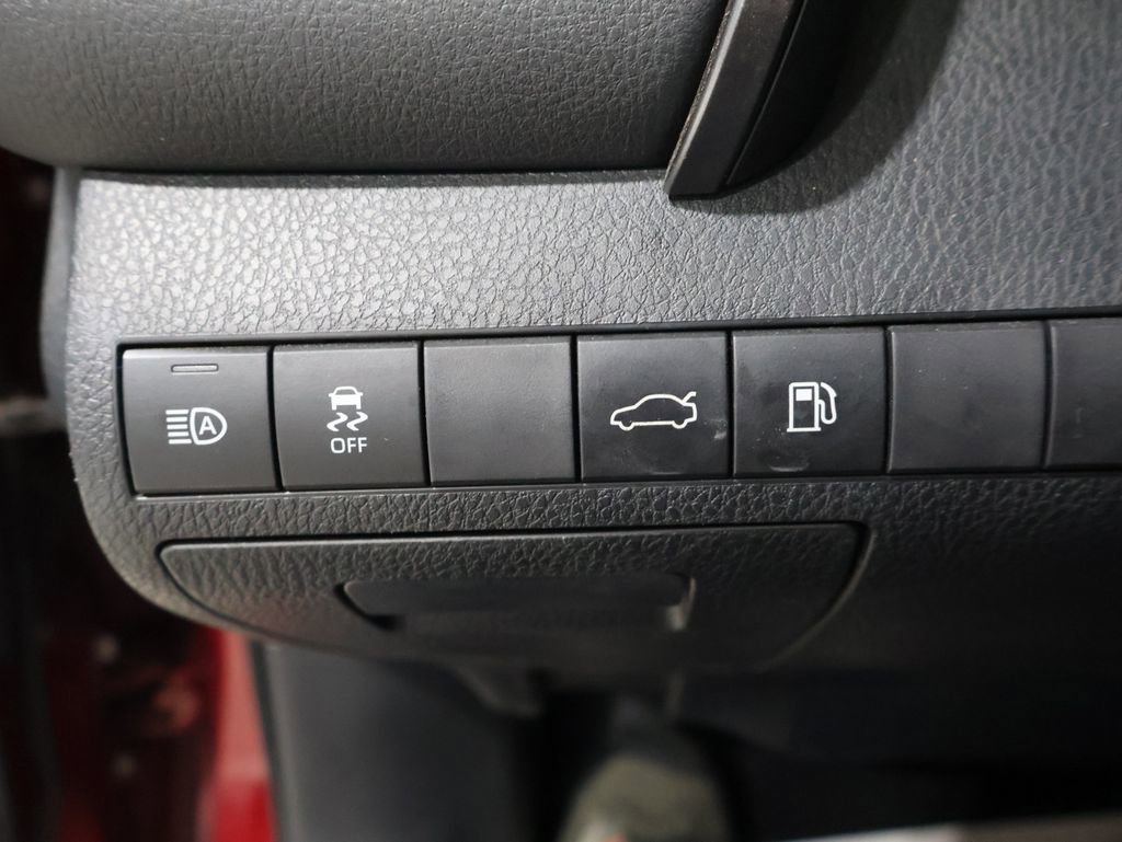 Used 2018 Toyota Camry LE image 31