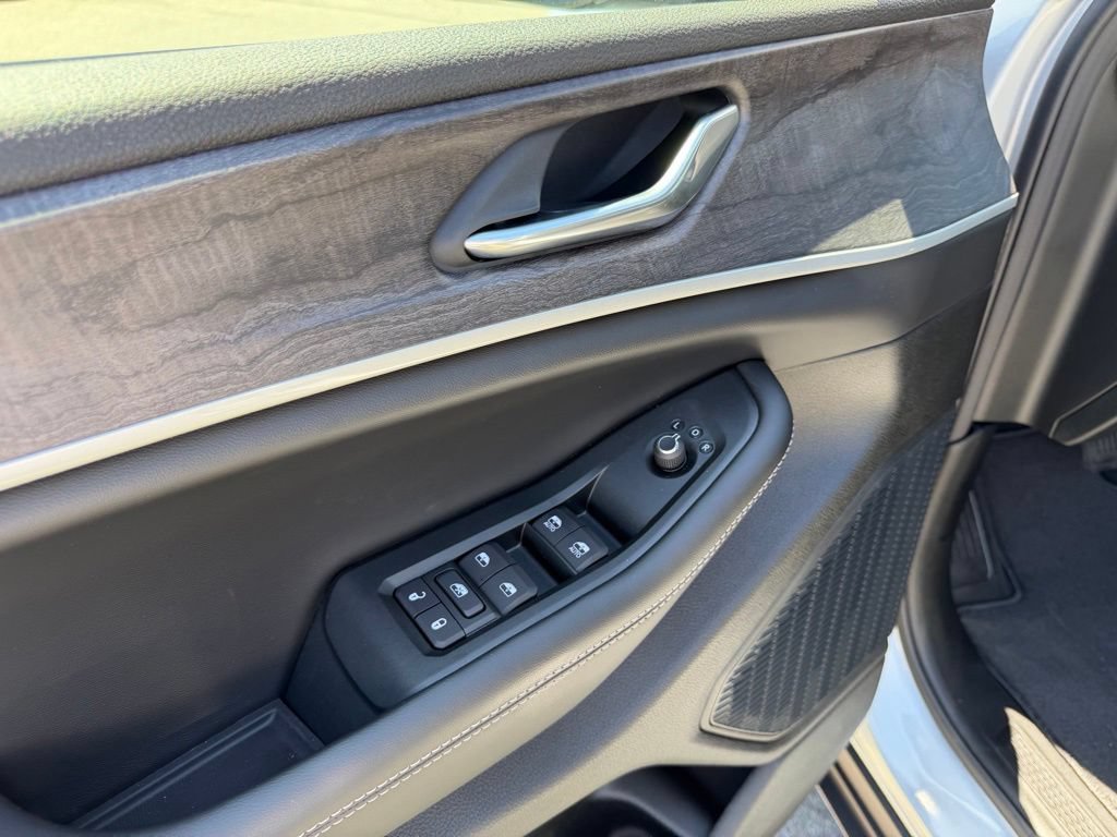 New 2026 Jeep Grand Cherokee L 4WD image 13
