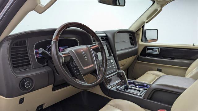 Used 2017 Lincoln Navigator Reserve image 23