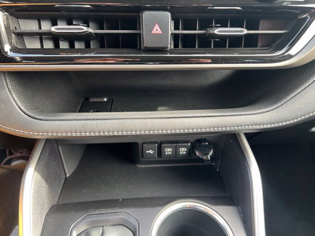 Used 2021 Toyota Highlander LE AWD/4WD image 17