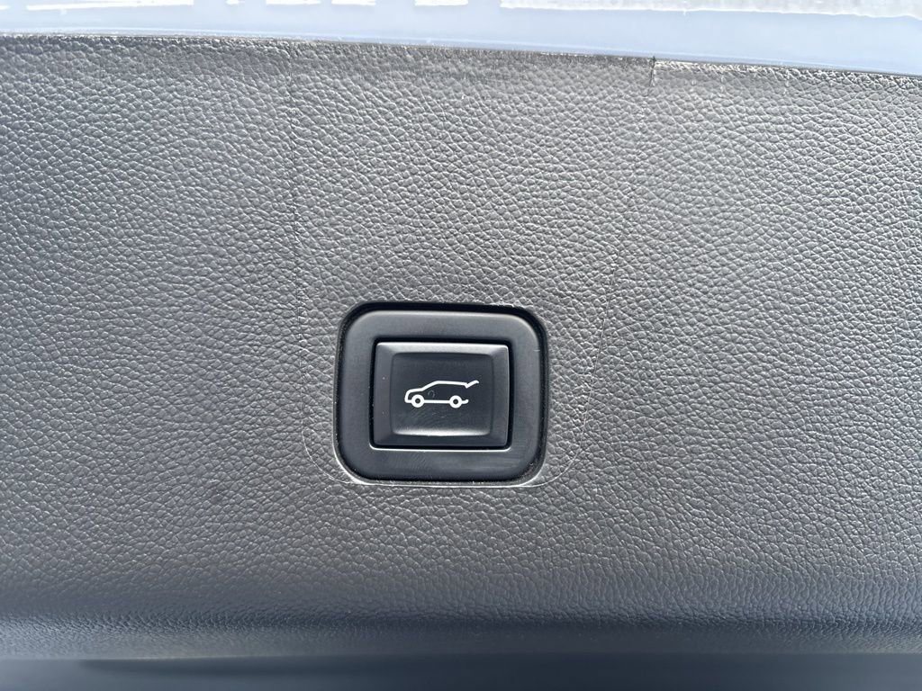 Used 2023 Chevrolet Traverse Premier image 13