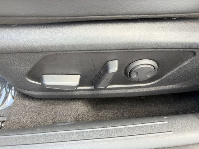 Used 2023 Hyundai Elantra Limited w/ Preferred Accessory Package FWD image 21