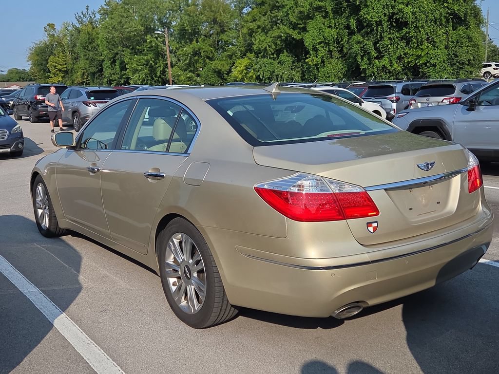 Used 2011 Hyundai Genesis 3.8 w/ Technology Pkg 4 RWD image 4