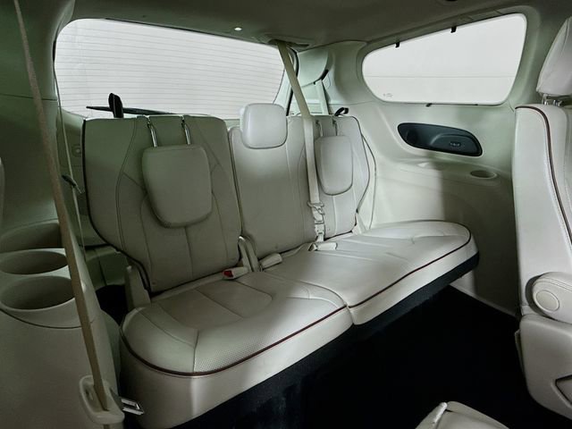 Used 2020 Chrysler Pacifica Limited image 29
