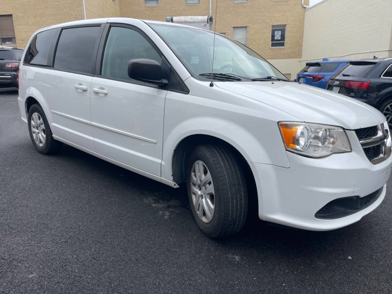 Used 2015 Dodge Grand Caravan SE w/ Quick Order Package 29E SE image 4