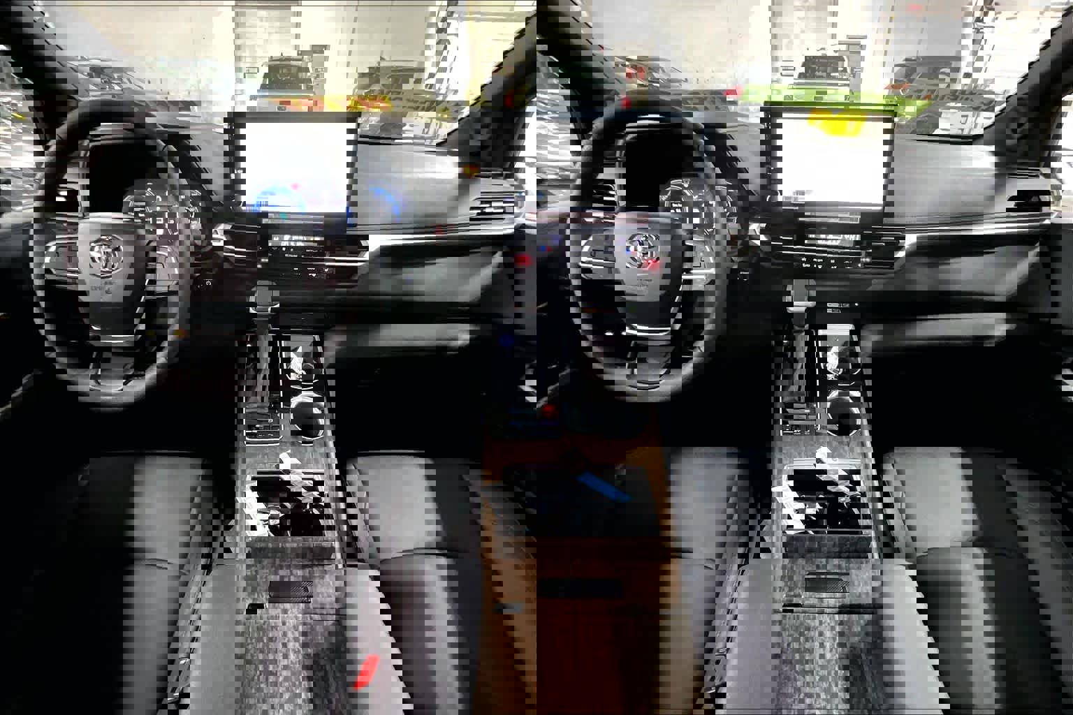 New 2025 Toyota Sienna Platinum image 5