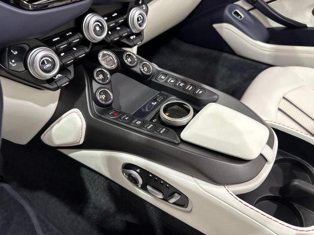Used 2023 Aston Martin V8 Vantage Roadster RWD image 10