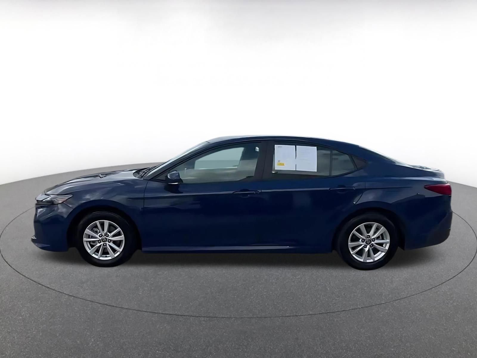 Used 2025 Toyota Camry LE image 9