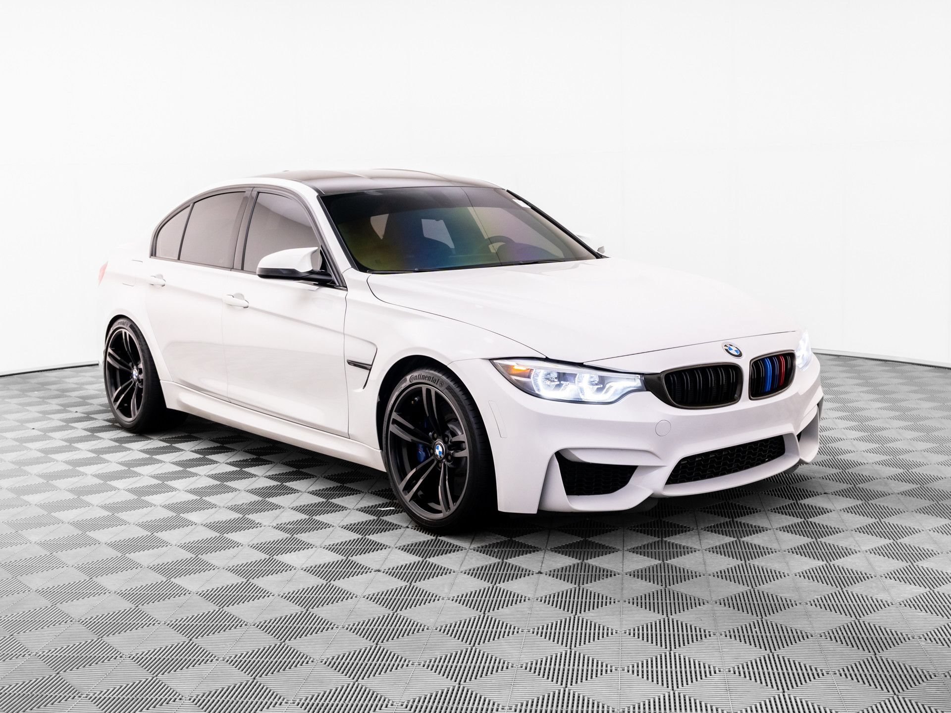Used 2018 BMW M3 RWD image 8