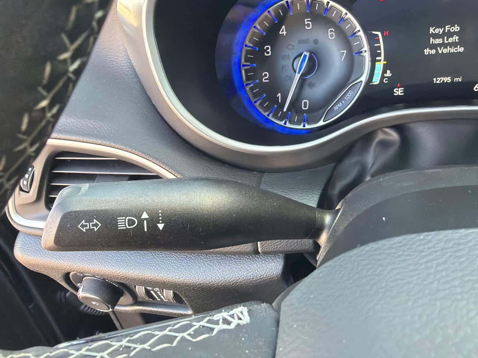 Used 2025 Chrysler Pacifica Select FWD image 25