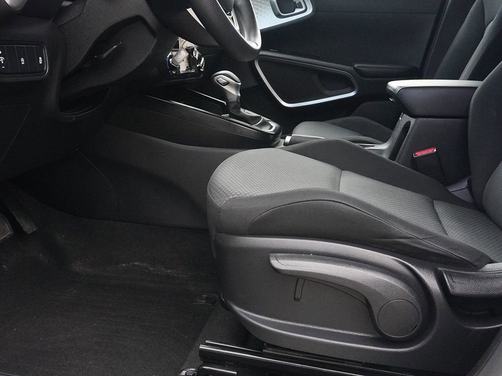 Used 2020 Kia Soul LX FWD image 19