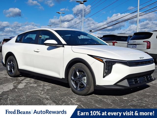 New 2025 Kia K4 LXS image 1