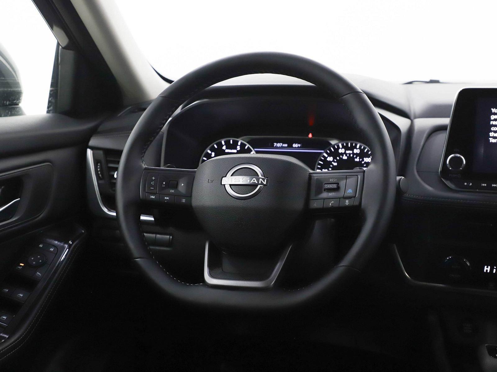 Used 2025 Nissan Rogue SV image 15