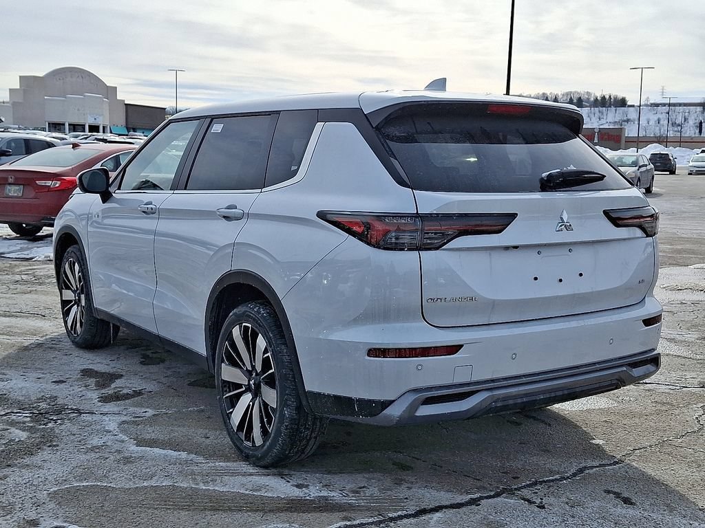 New 2026 Mitsubishi Outlander SE AWD/4WD image 3