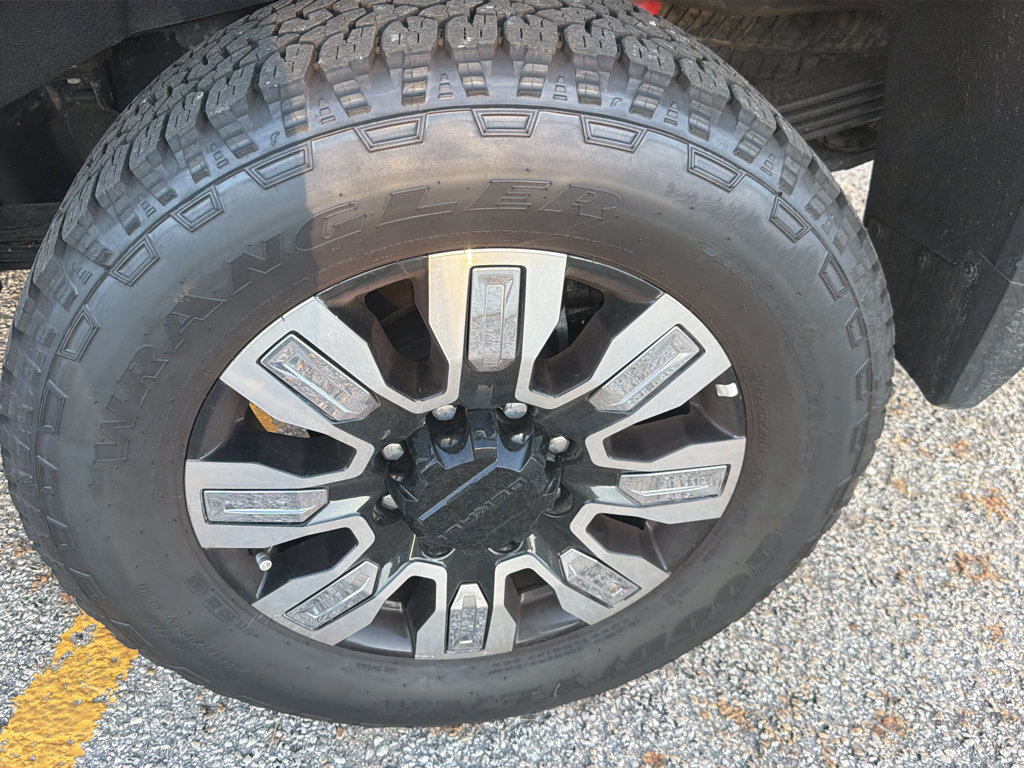 Used 2025 GMC Sierra 2500 Denali w/ Denali Reserve Package AWD/4WD image 23