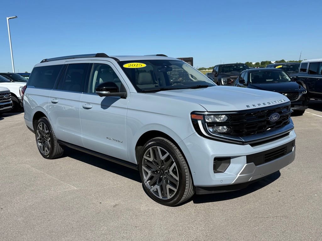 Used 2025 Ford Expedition Max Platinum w/ Platinum Ultimate Package AWD/4WD image 2