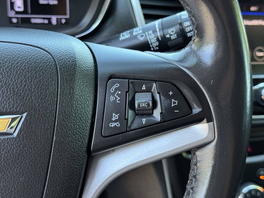 Used 2020 Chevrolet Trax LT w/ LT Convenience Package FWD image 13
