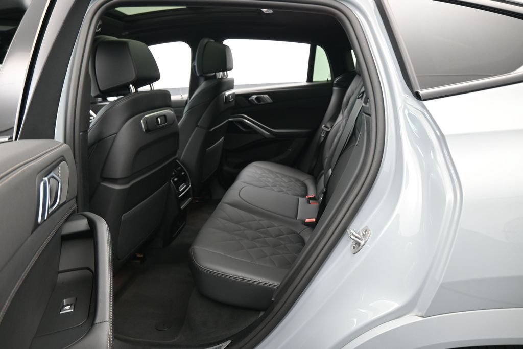 Used 2026 BMW X6 xDrive40i AWD/4WD image 39