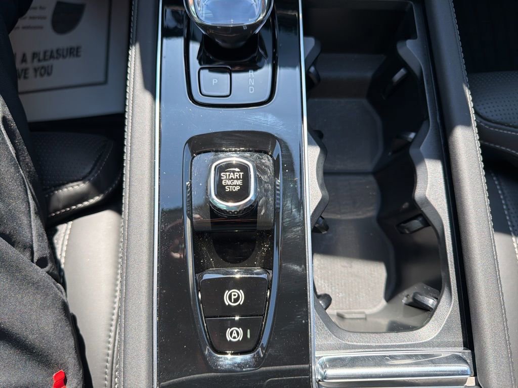 Used 2025 Volvo XC90 B6 Ultra w/ Protection Package Premier image 37