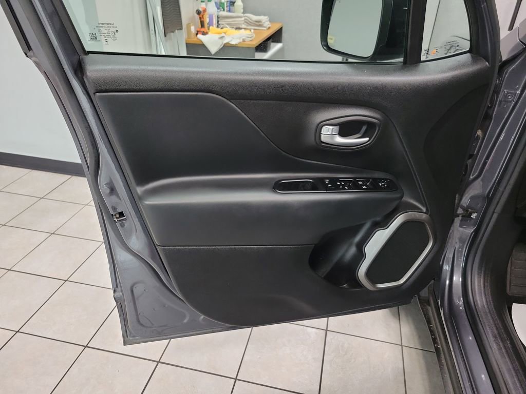 Used 2023 Jeep Renegade Limited image 36