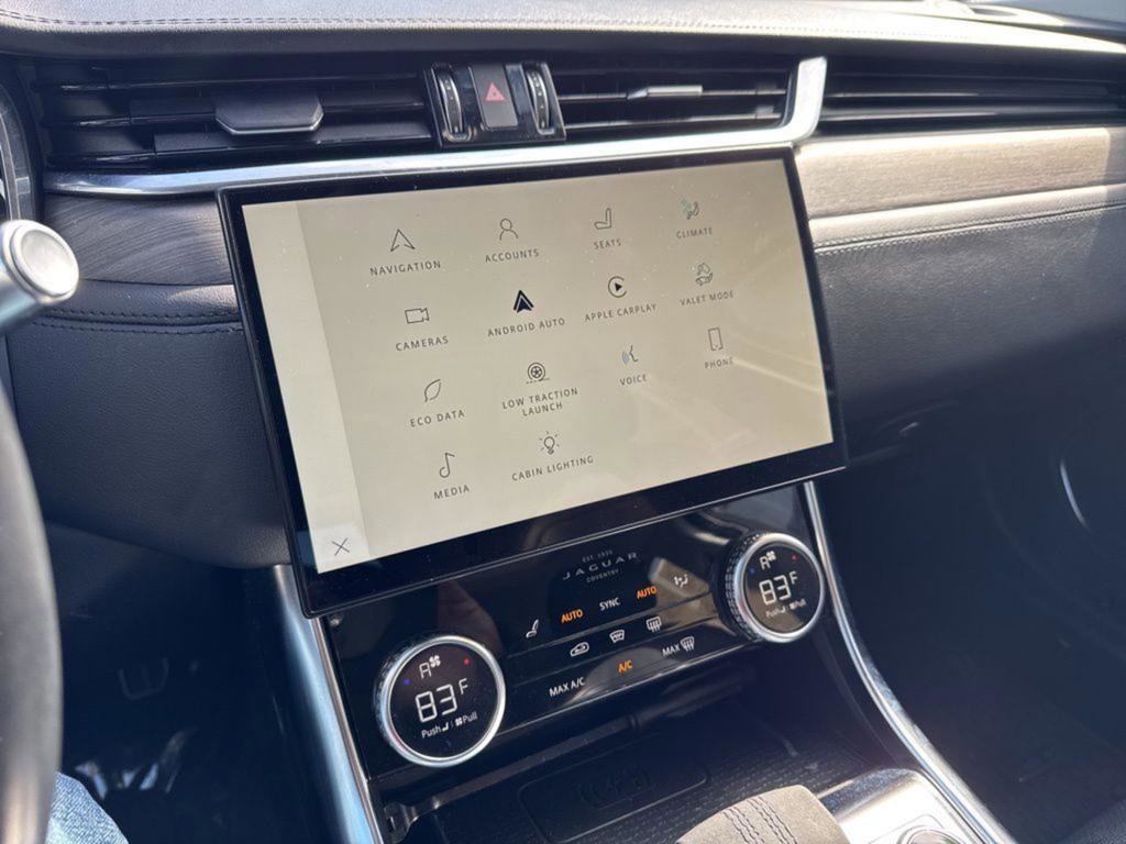 Used 2022 Jaguar XF SE image 13