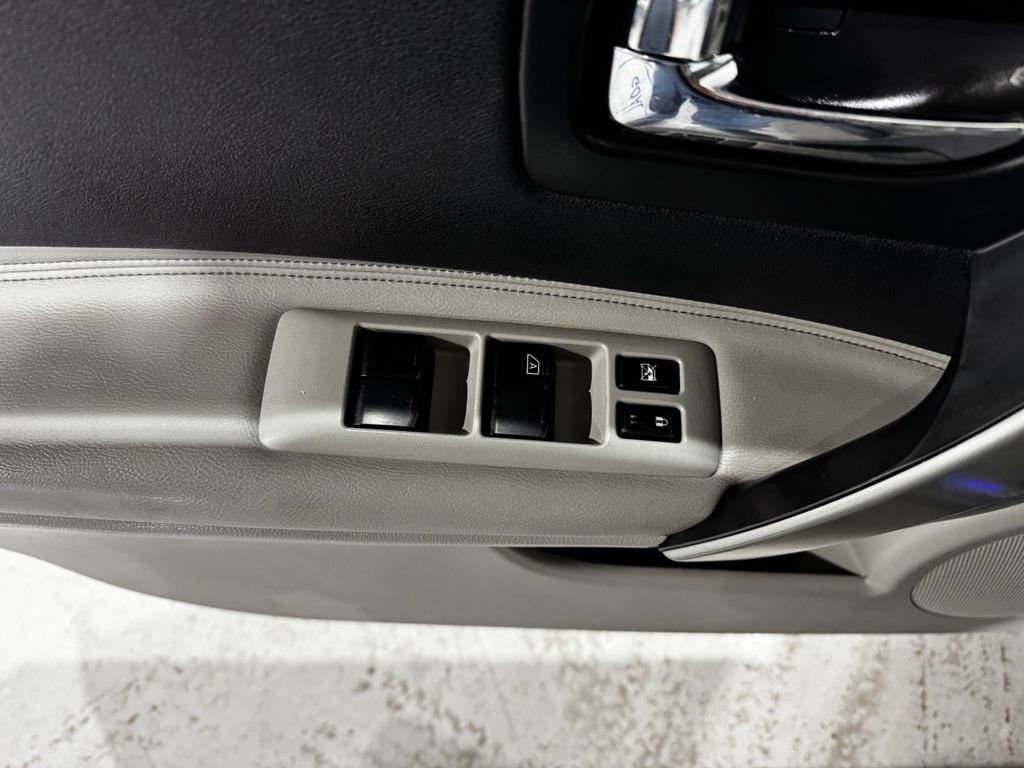 Used 2013 Nissan Rogue SL AWD/4WD image 18