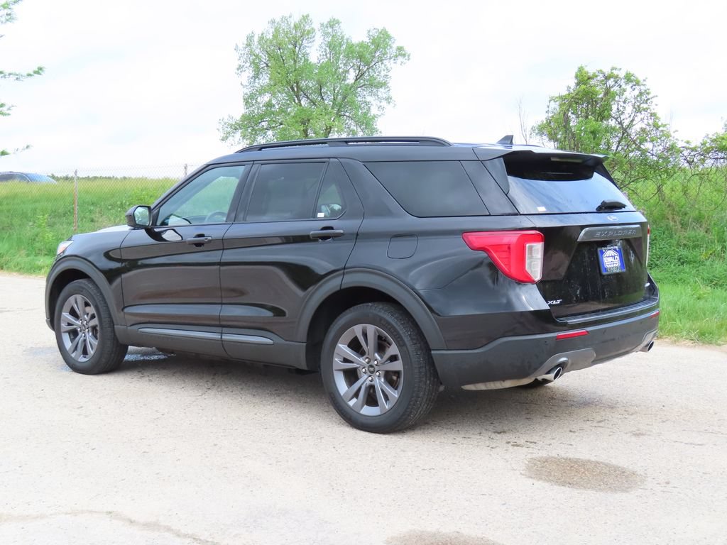Used 2023 Ford Explorer XLT w/ Equipment Group 202A AWD/4WD image 24