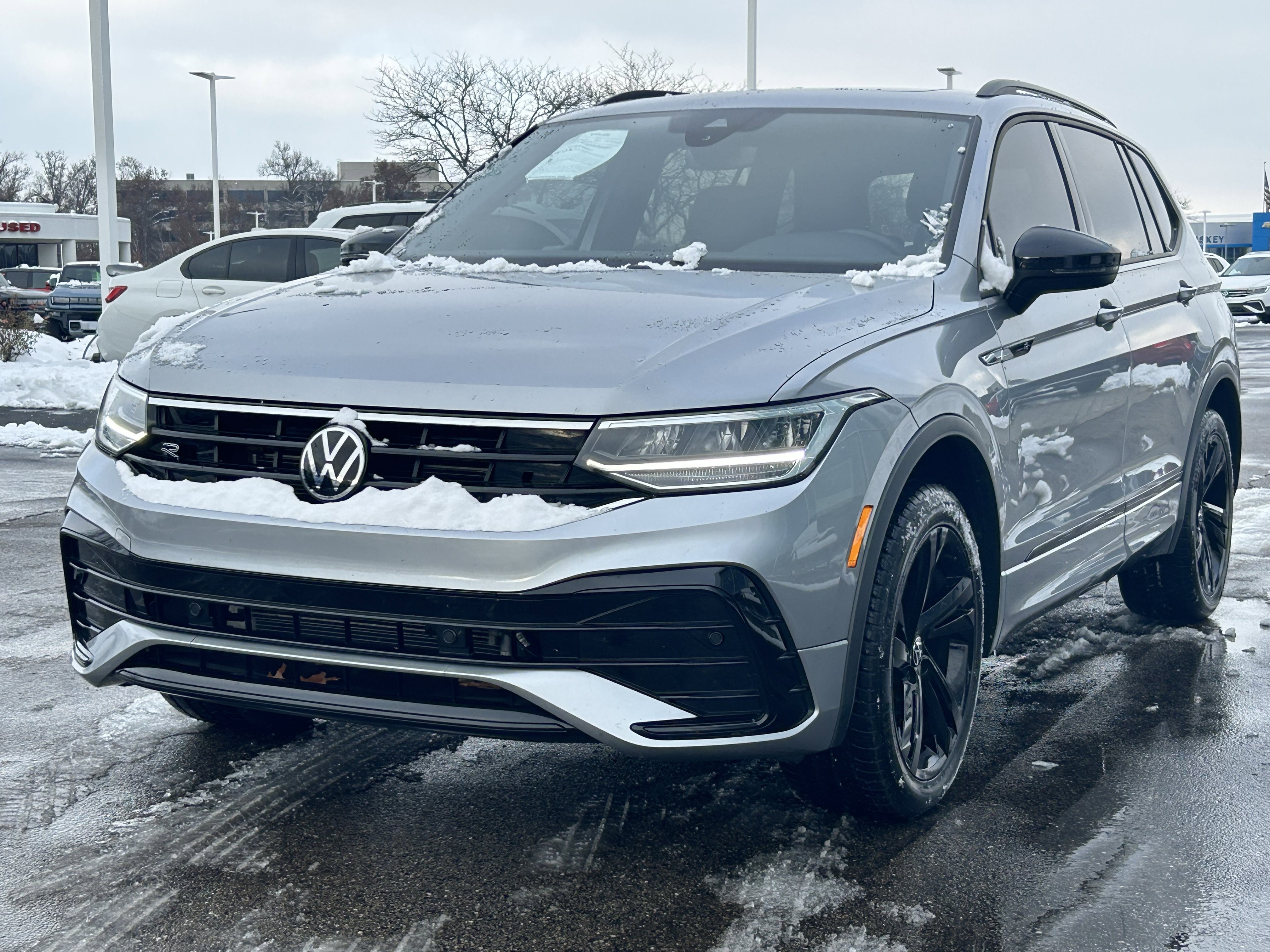 Certified 2023 Volkswagen Tiguan SE R-Line image 3