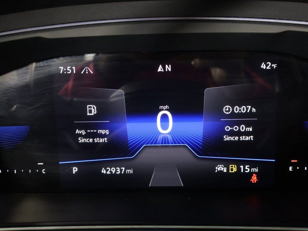 Used 2022 Volkswagen Tiguan SE w/ Panoramic Sunroof Package image 37