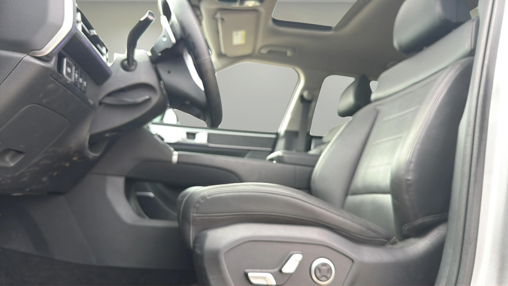 Used 2025 Hyundai Santa Fe Limited AWD/4WD image 20