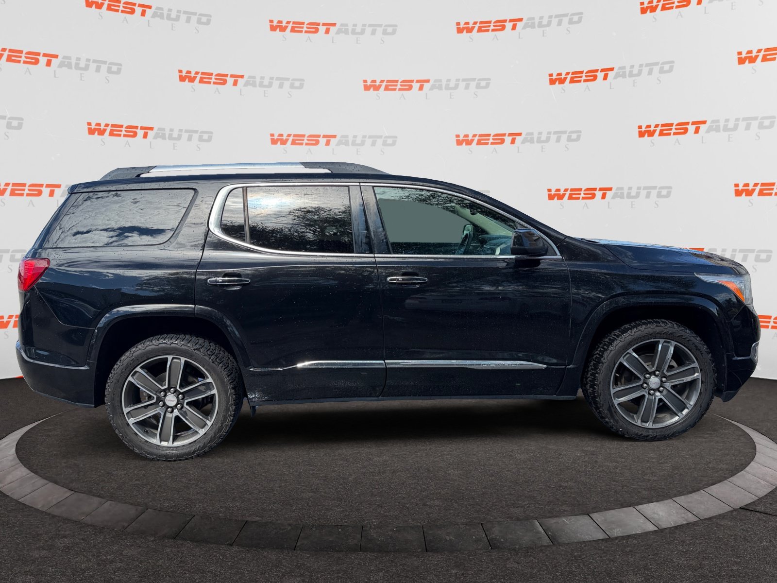 Used 2017 GMC Acadia Denali w/ Technology Package AWD/4WD image 6