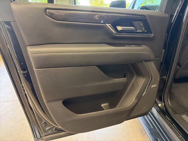Used 2025 GMC Yukon XL Elevation AWD/4WD image 33