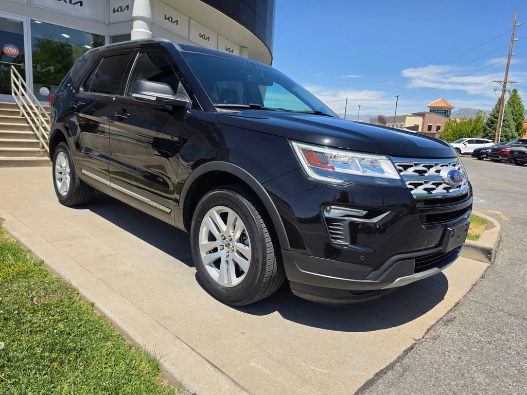 Used 2019 Ford Explorer XLT w/ Equipment Group 202A AWD/4WD image 3