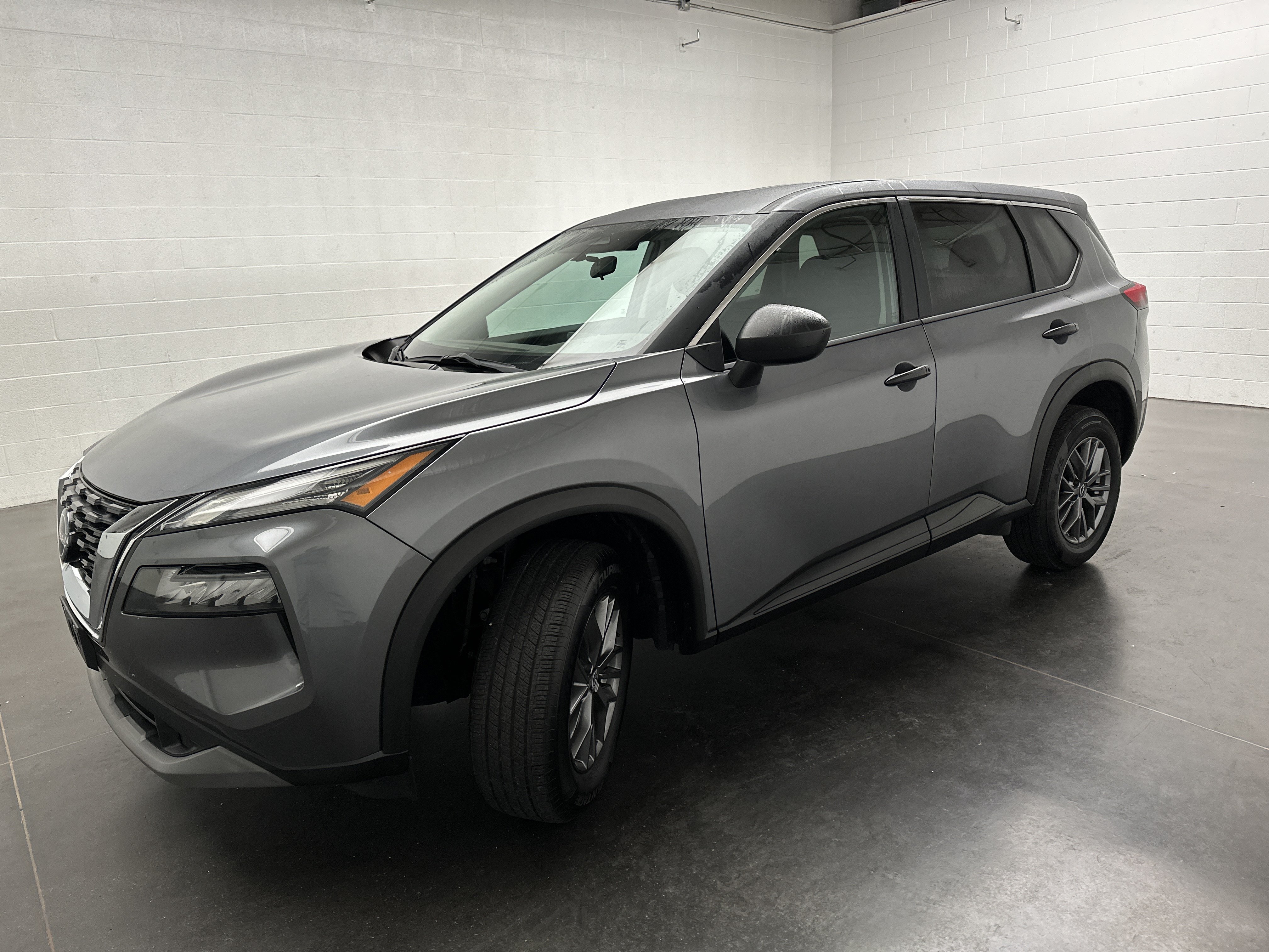 Used 2023 Nissan Rogue S AWD/4WD image 4