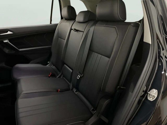 Used 2023 Volkswagen Tiguan SE w/ Panoramic Sunroof Package FWD image 70